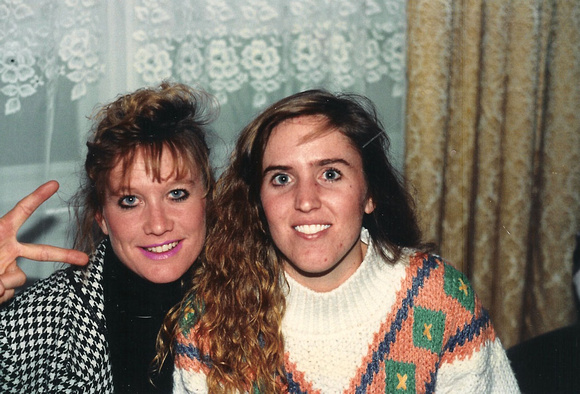 1990 01 13 BIRTHDAY KAREN ULRICH 21 HOLLY & KAREN